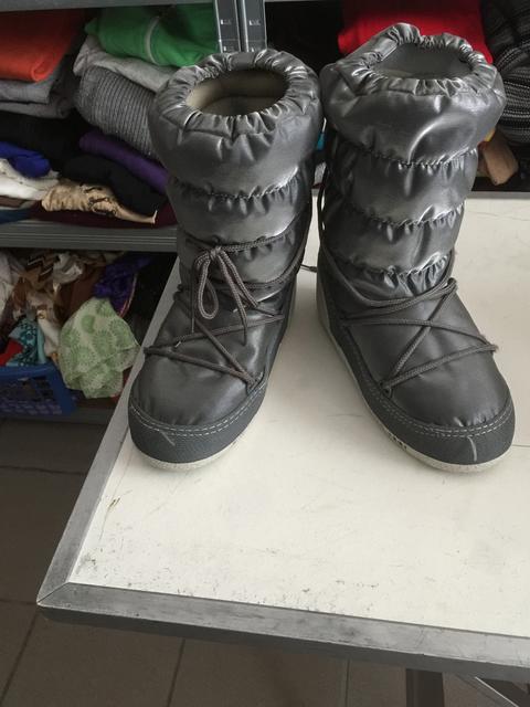 Warme Schuhe für Herren, Damen und Kinder werden dringend gebraucht