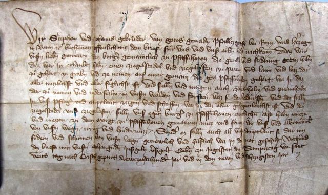 Die älteste Urkunde im Stadtarchiv stammt aus dem Jahr 1389. Darin wird den Bürgern des abgebrannten Marktes Pfaffenhofen das Recht zum Ziegelbrennen und der Holznutzung in den herzoglichen Forsten gewährt.