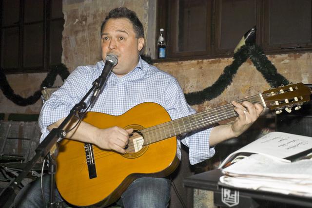 SPD-Chef Markus Käser greift selbst zur Gitarre | Demokrator 2016