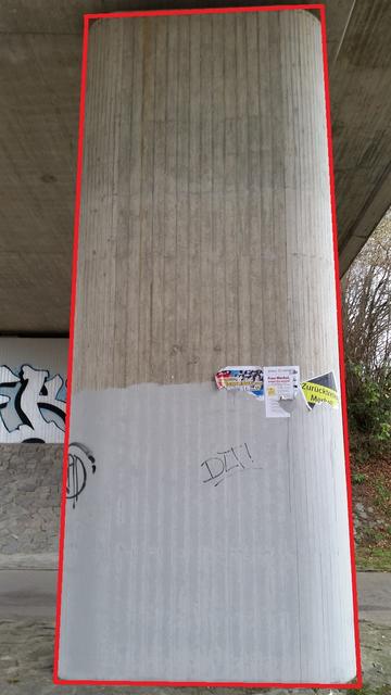 Brückenpfeiler stadtauswärts auf der linken Seite innen