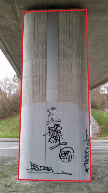 Brückenpfeiler stadtauswärts auf der linken Seite aussen