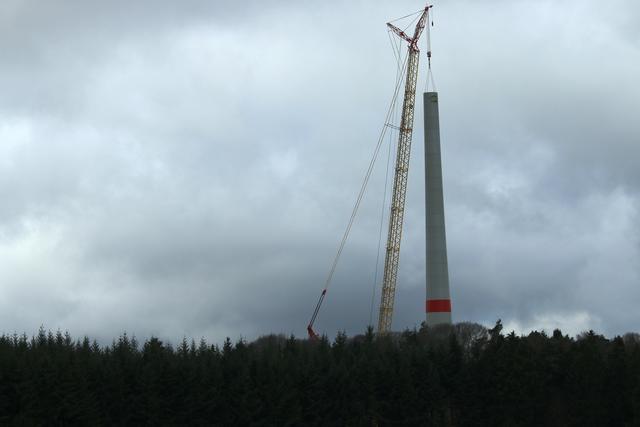 "Meins"-Logo auf 100 Meter Höhe am Bürgerwindrad Pfaffenhofen | Foto: Karl Ebensberger