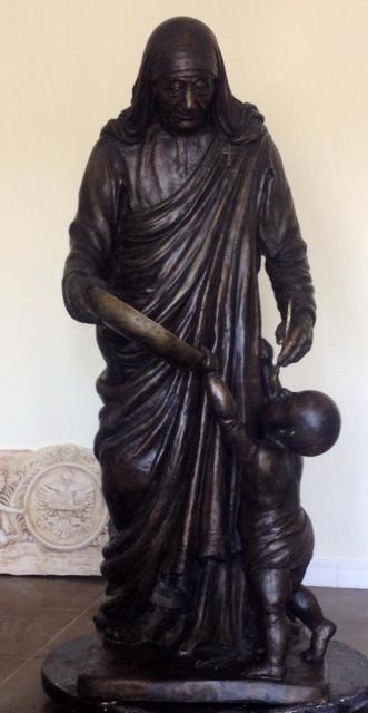 Eine Statue der Mutter Teresa wird am 18. Juni an der Stadtpfarrkirche aufgestellt.