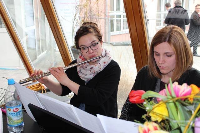 2 junge Musikerinnen: Viktoria Bauer und Eva Lang