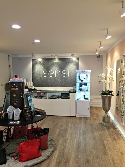 Ein kurzer Blick in die Verkaufsräume von Isensi.
