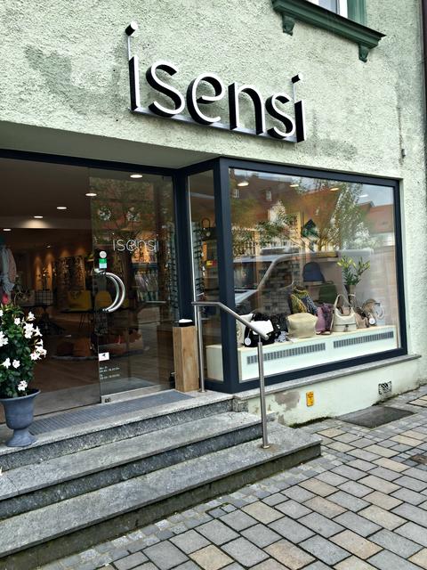 Isensi - die neue Adresse für Schmuck & Accessoires am Hauptplatz.
