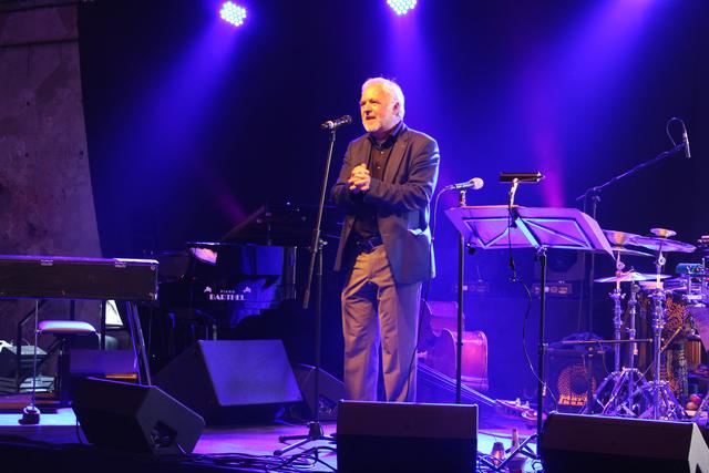 Integrationsreferent Reinhard Haiplik begrüßte die Gäste auch auf Albanisch.