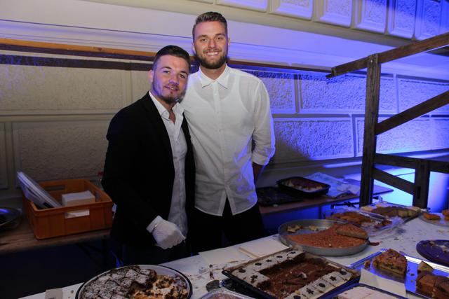 Mitglieder des Vereins Sali Çekaj sorgten für die Verpflegung.