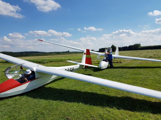 Schüler beider Vereine bereiten sich auf ihren Start vor. Vorne die Ka8b des LSV - Pfaffenhofen, dahinter die Ka7 der SFG Manching.