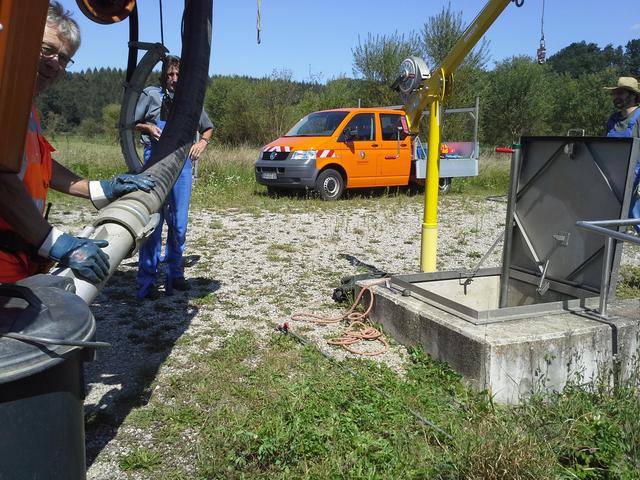 Saugwagen am Einstieg in Tegernbach