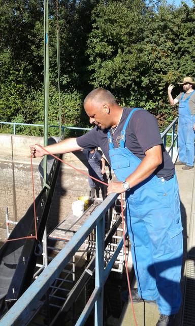 Halterung wird abgelassen für Montage