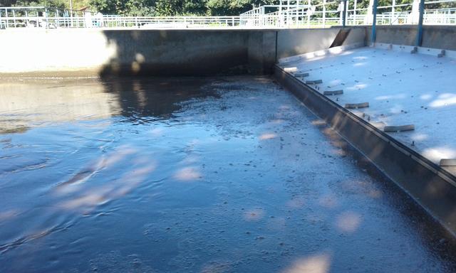 Bläschen auf dem Abwasser sind ein gutes Zeichen