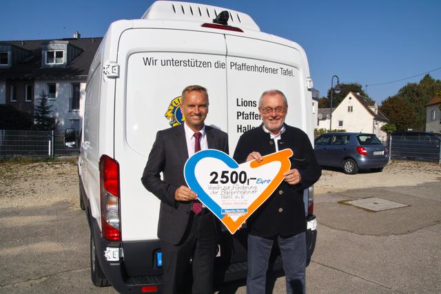 Hermann Klement (Spardabank) und Erich Schlotter (Förderverein)