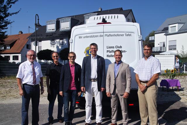 Strahlende Gesichter (v.r.): Dr. Erich Lehmayr, Hans Brenner und Dr. Christoph von Streit (Lionsclub), Norbert Lienhardt (Sparkassenstiftung), Hermann Heubeck (Lionsclub), Erich Schlotter (Förderverein)