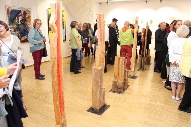 In der Ausstellung „Innen“ sind neben Bildern und Grafiken auch Plastiken zu sehen.