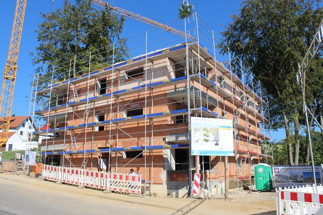 Hebauf wurde jetzt beim Stadthaus an der Ziegelstraße 64 gefeiert.