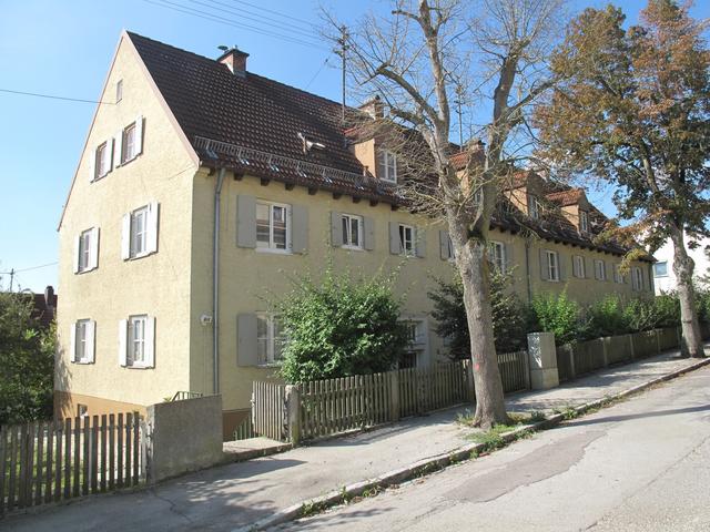 1950 durch die Kreiswohnungshilfe an der Kohnlestraße errichtete Mehrfamilienhäuser standen am Anfang der beginnenden Wohnungsbautätigkeit, die schrittweise die Wohnungsnot in der Stadt linderte (2016).