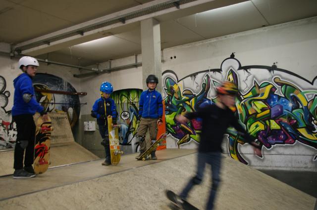 Nach anfänglicher Vorsicht werden die jungen Skater immer mutiger. | Foto: Stadtjugendpflege Pfaffenhofen