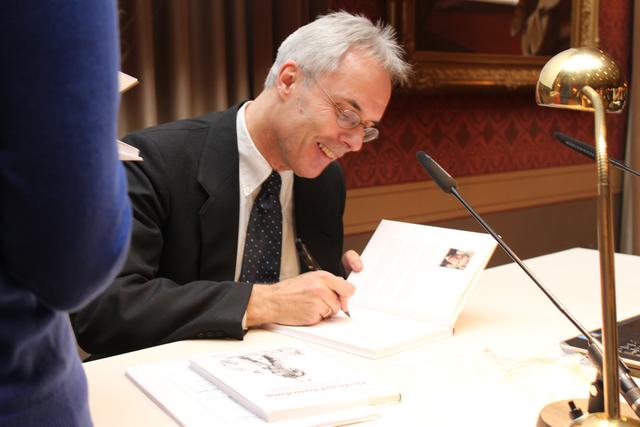 Stadtarchivar und Autor Andreas Sauer signierte im Anschluss noch einige Ausgaben seiner Publikation.
