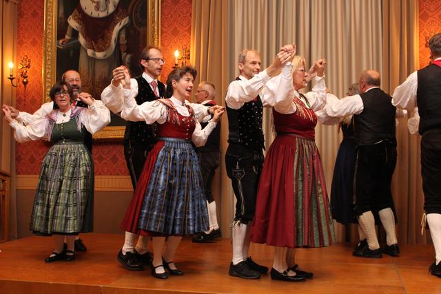 Die Böhmerwald Sing- und Volkstanzgruppe bei ihrem Auftritt