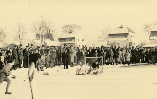Spielszene aus dem Match gegen den EV Landshut am 6. Januar 1951