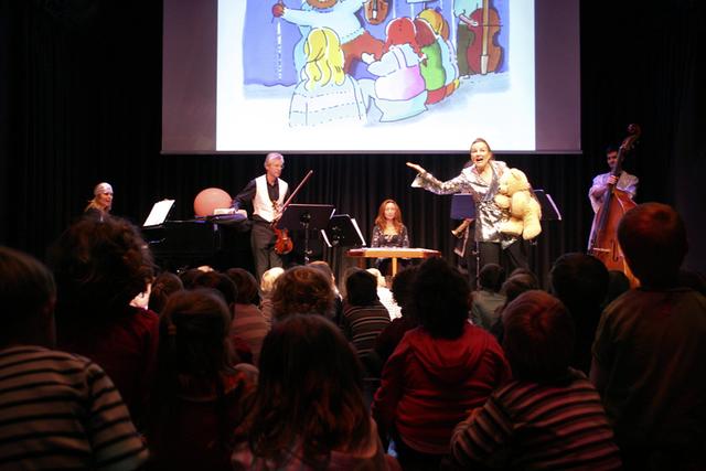 Mini.Musik mit ihrem Kinderkonzert "Schlaf gut, kleiner Bär"