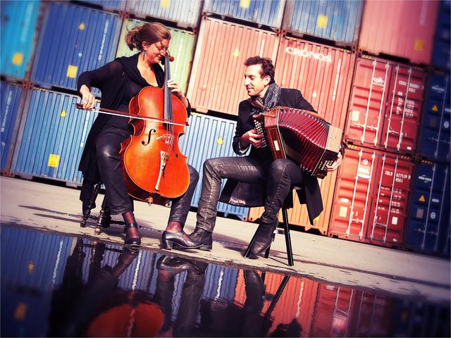 Das belgische Duo Belem mit Kathy Adam am Cello und Didier Laloy am Akkordeon. | Foto: Lieve Boussauw
