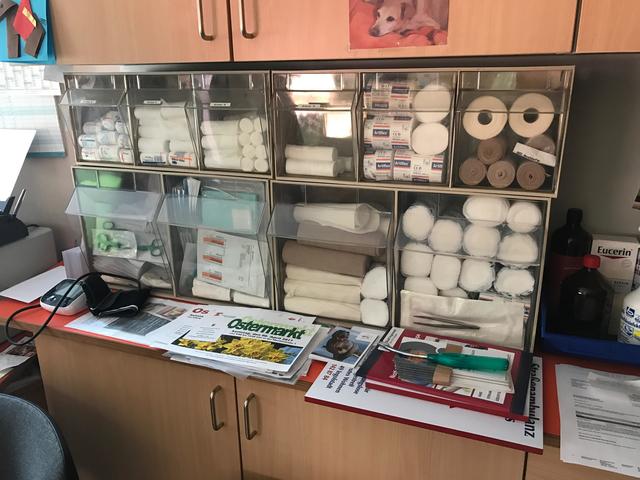 Bruder Martin versorgt die Besucher bei Bedarf auch medizinisch