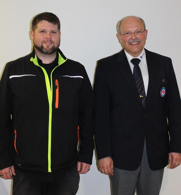 Vorsitzender Hans Postel mit seinem Stellvertrer Thomas Schwarzmeier (von rechts)