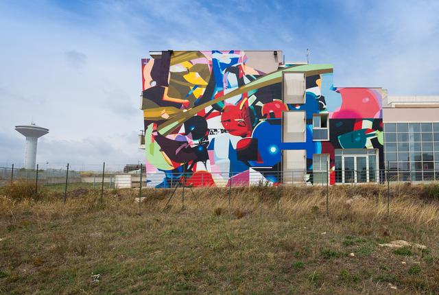 Eine Installation von Sat One alias Rafael Gerlach, der das Rennerhaus in der Ingolstädter Straße gestalten wird.