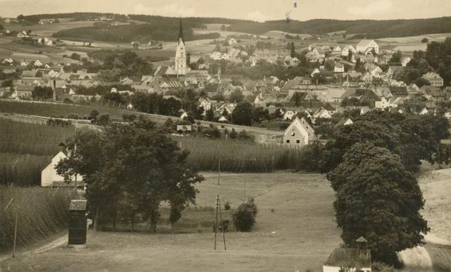 Beginnende Bebauung im Osten der Stadt an der Moosburger Straße (1951)