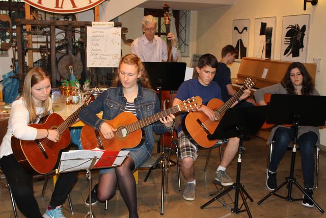 Gitarren-Ensemble beim Tag der offenen Tür 2016