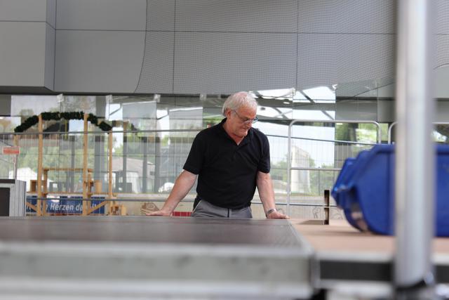 Eben muss sie sein, die Bühne