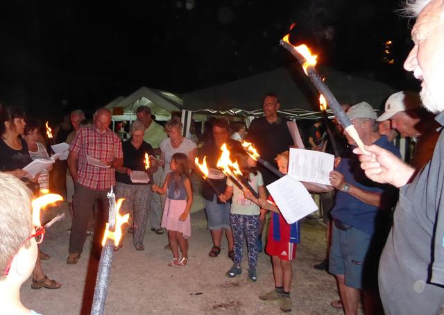 Notgedrungen auf dem Parkplatz statt auf der Wiese