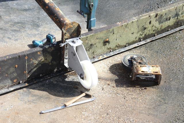 Links die neue Rolle, rechst die alte
