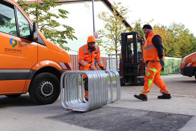 Die mobilen Fahrradständer sind sogar flexibel