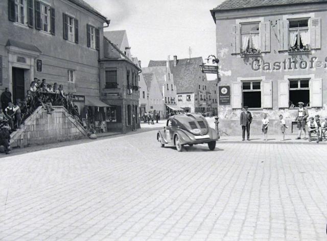 Das „Sigleck“ war schon mit dem Aufkommen der Fahrräder und ersten Automobile ein gefährlicher Bereich für Fußgänger (ca. 1938).