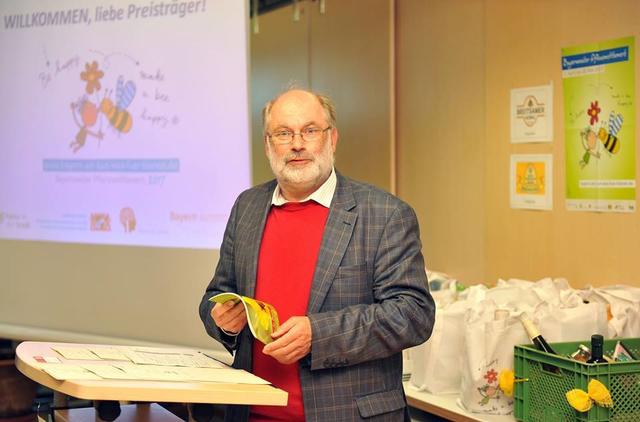 Hans-Dieter Schuster vom Bayerischen Umweltministerium bei der Preisverleihung