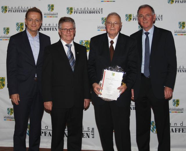v.l. MdL Karl Straub, Florian Weiß, Klaus Melzer und Anton Westner (Foto: Kreuzarek)