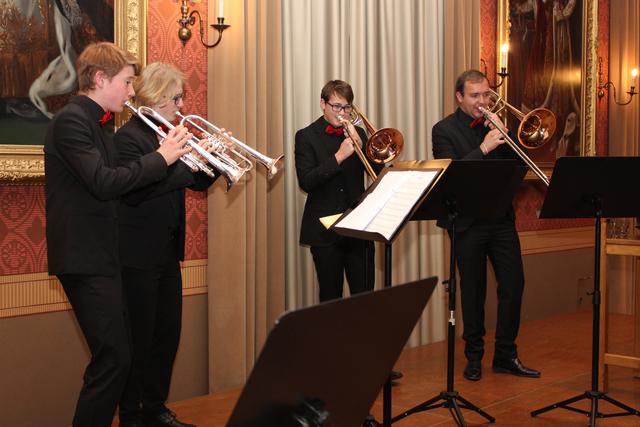 Daniel Reisner (rechts) mit seinen Musikerkollegen von „The Brassist“.