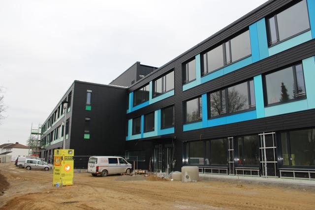 Die nach  wie vor wichtigste Baustelle ist der Neubau der Grund- und Mittelschule am Kapellenweg, und da läuft zurzeit der Innenausbau.