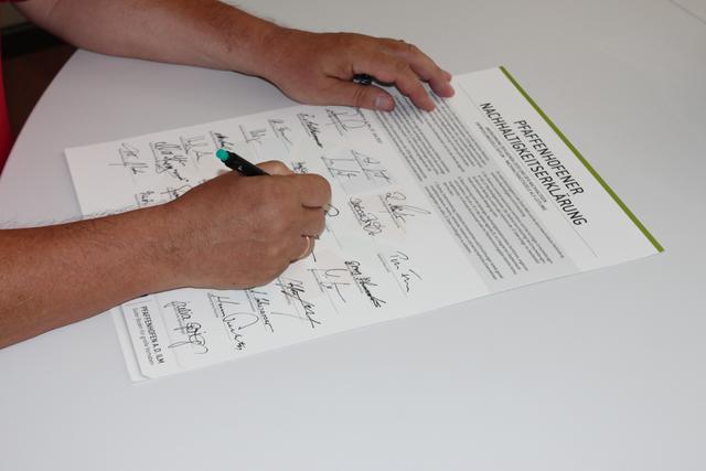 Die Bürgermeister und Stadträte haben im Juli nach einstimmigen Beschluss die Pfaffenhofener Nachhaltigkeitserklärung unterzeichnet. Sie wollen bei allen künftigen Entscheidungen berücksichtigen, ob diese im Sinne der Nachhaltigkeitsziele sind.