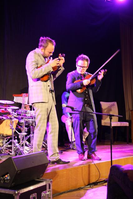 Uwaga! Plus Max Klaas nahm das Publikum mit auf eine musikalische Abenteuerreise über den Balkan.