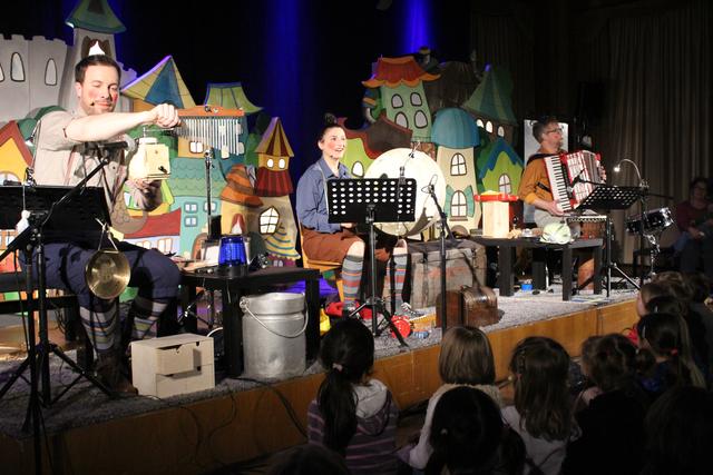 Das Live-Hörspiel "Das kleine Gespenst" war ein Riesenspaß für kleine und große Zuschauer.