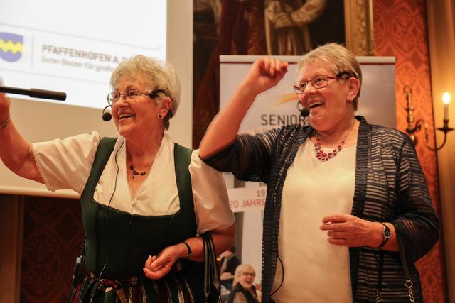 Die "Ratschkathln" Friedl Fuchshuber und Hannelore Fallmann | Foto: Florian Schaipp
