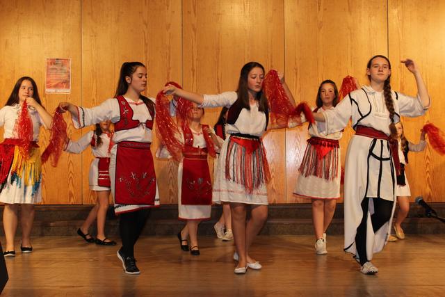 Die Kinder- und Jugendtanzgruppe des albanisch-deutschen Kulturvereins Sali Çekaj
