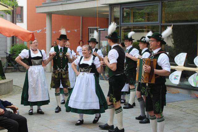 Schuhplattler des Ilmtaler Trachtenvereins
