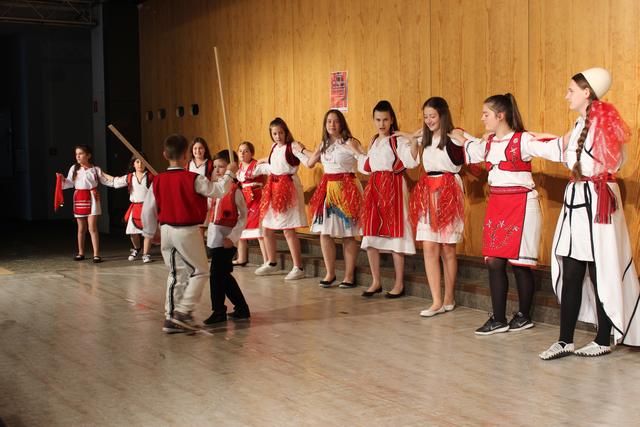 Die Kinder- und Jugendtanzgruppe des albanisch-deutschen Kulturvereins Sali Çekaj