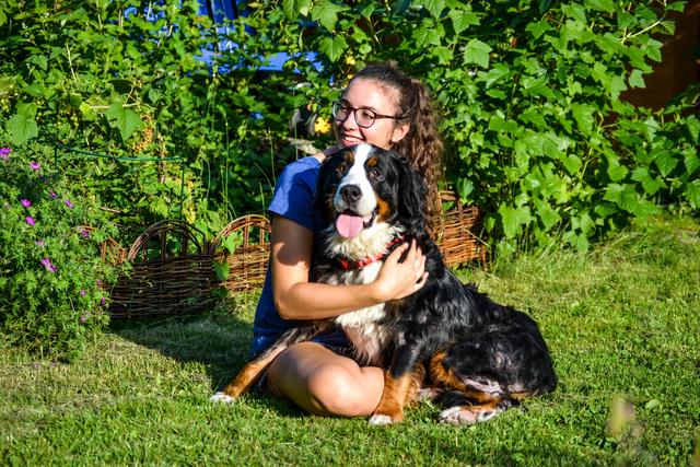 Es lacht das Kind, es lacht der Hund. Heli und sein früherer Lieblingsmensch Chiara