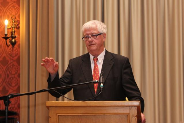 Der ehemalige Kulturreferent und Zweite Brügermeister Willihard Kolbinger bei seiner Laudatio